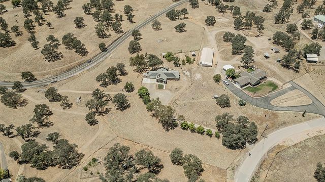 14176 Oak View Drive, Prather, CA 93651