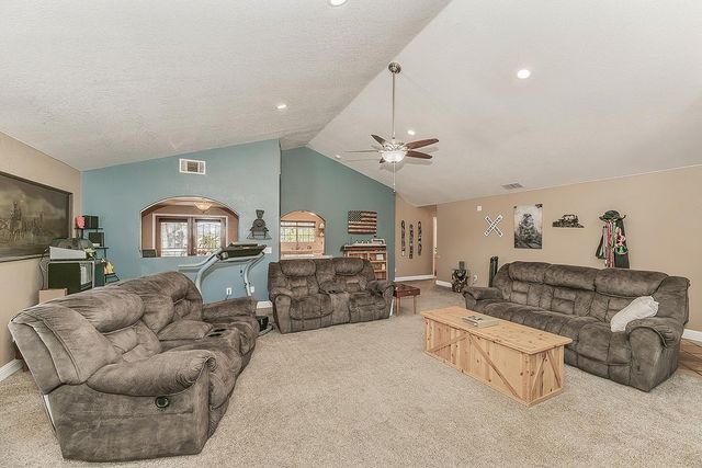 14176 Oak View Drive, Prather, CA 93651