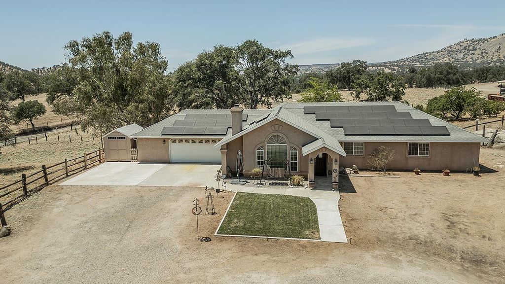 14176 Oak View Drive, Prather, CA 93651