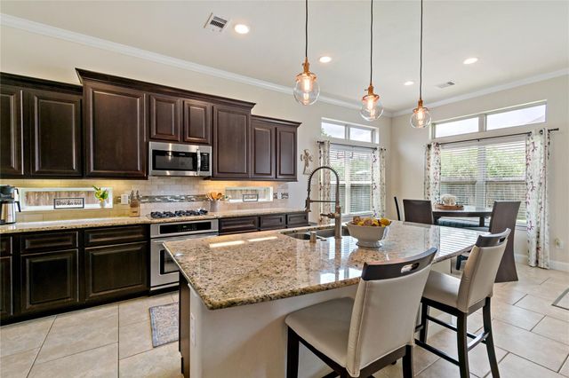 5307 Savannah Bend Drive, Rosharon, TX 77583