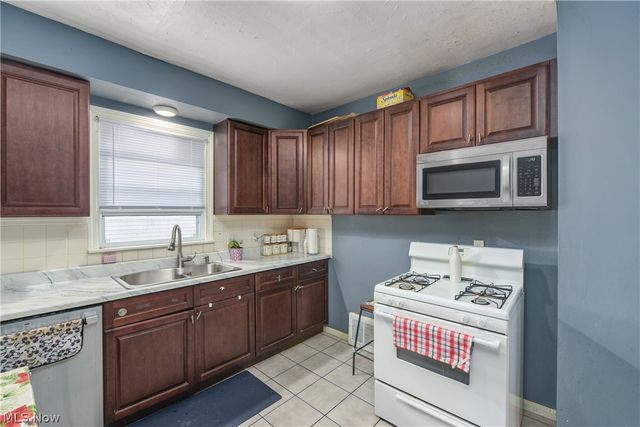 1631 Cohassett Avenue, Lakewood, OH 44107