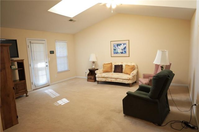 28 Princeton Avenue, Adairsville, GA 30103