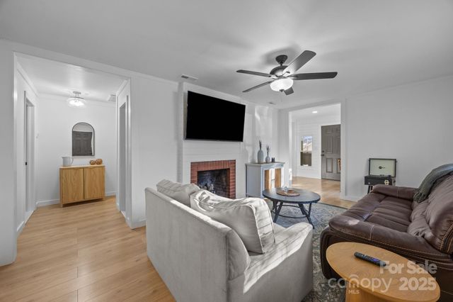 504 W Church Street, Dallas, NC 28034