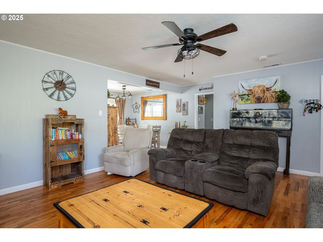 23636 Se HIGHWAY 224, Boring, OR 97009