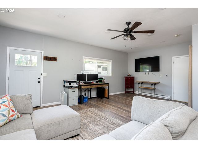 23636 Se HIGHWAY 224, Boring, OR 97009