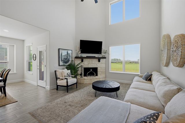 864 Shadow Valley Road, Whitesboro, TX 76273