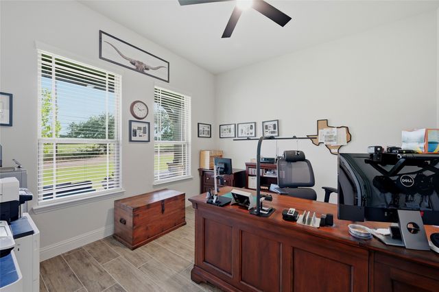 864 Shadow Valley Road, Whitesboro, TX 76273