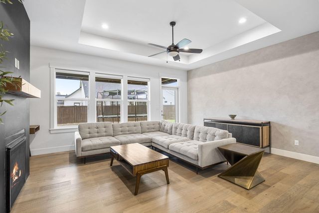 4327 SW Badger Creek Drive, Redmond, OR 97756