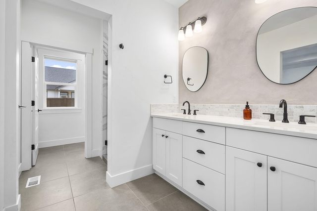 4327 SW Badger Creek Drive, Redmond, OR 97756