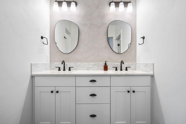 4327 SW Badger Creek Drive, Redmond, OR 97756