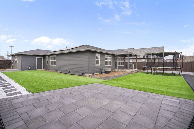 4327 SW Badger Creek Drive, Redmond, OR 97756