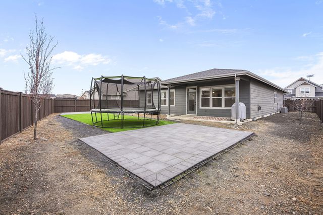 4327 SW Badger Creek Drive, Redmond, OR 97756