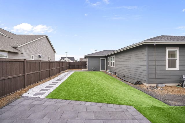 4327 SW Badger Creek Drive, Redmond, OR 97756