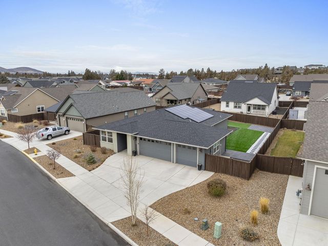 4327 SW Badger Creek Drive, Redmond, OR 97756