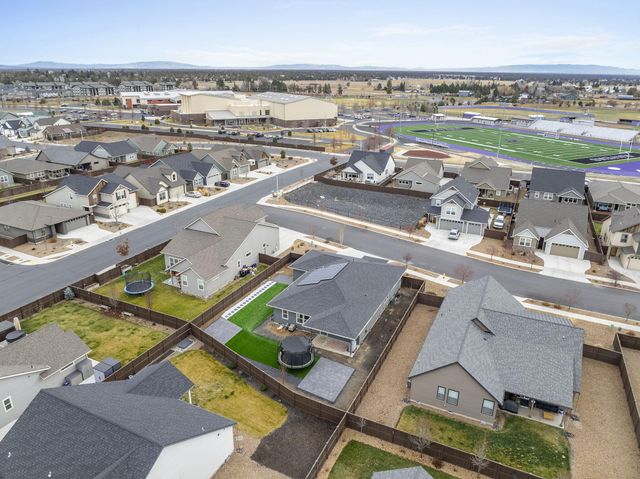 4327 SW Badger Creek Drive, Redmond, OR 97756