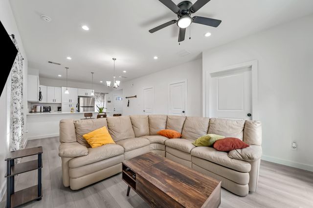 4011 King Street, Houston, TX 77026