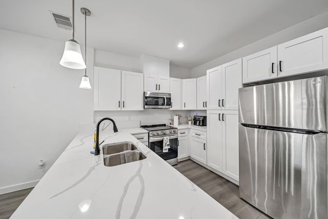 4011 King Street, Houston, TX 77026