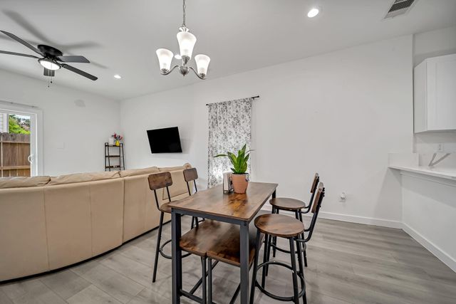4011 King Street, Houston, TX 77026