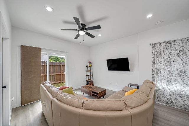 4011 King Street, Houston, TX 77026