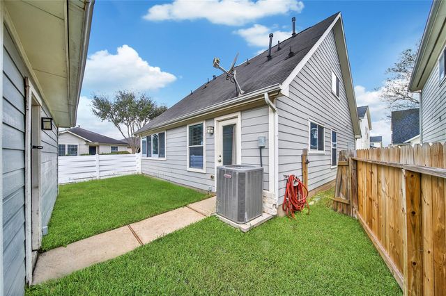 11940 Chanteloup Drive, Houston, TX 77047