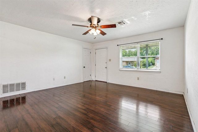 4713 SE Sunnymeade Dr, Lawton, OK 73501