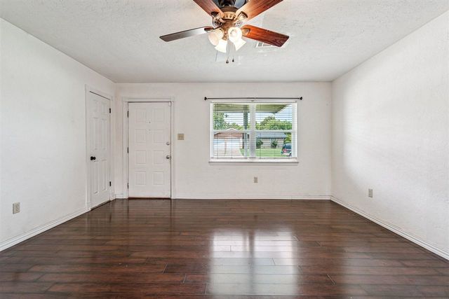 4713 SE Sunnymeade Dr, Lawton, OK 73501