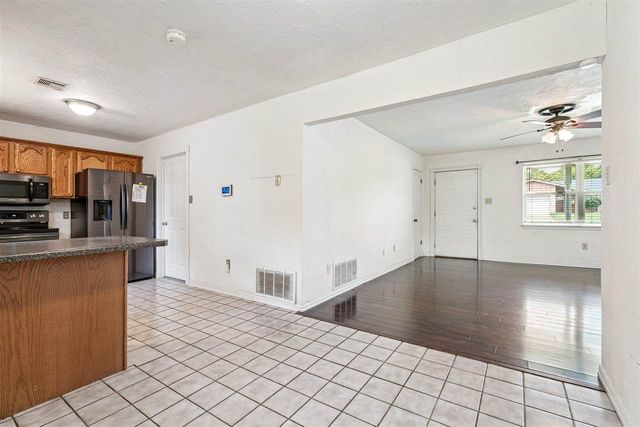 4713 SE Sunnymeade Dr, Lawton, OK 73501