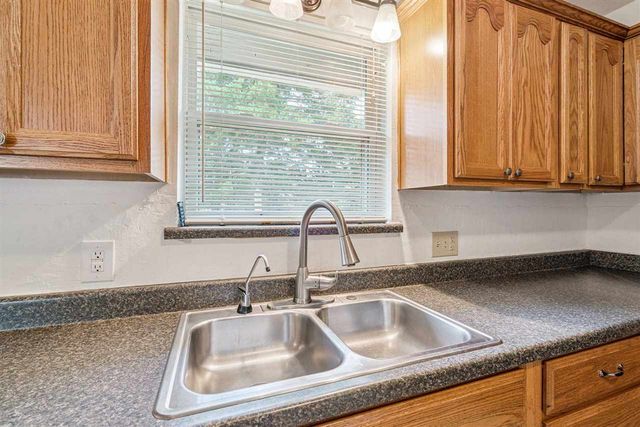 4713 SE Sunnymeade Dr, Lawton, OK 73501