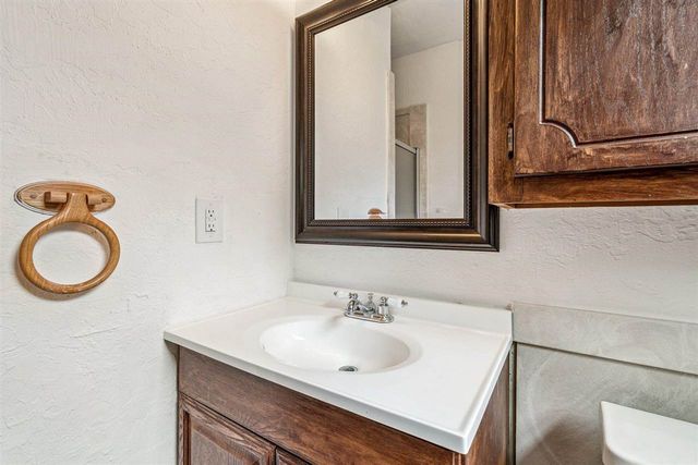 4713 SE Sunnymeade Dr, Lawton, OK 73501