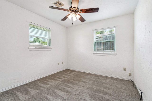 4713 SE Sunnymeade Dr, Lawton, OK 73501