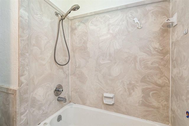 4713 SE Sunnymeade Dr, Lawton, OK 73501