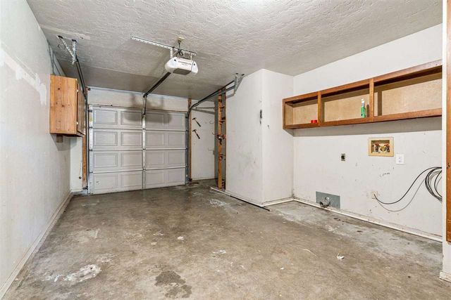 4713 SE Sunnymeade Dr, Lawton, OK 73501