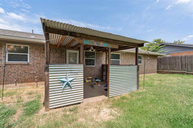 4713 SE Sunnymeade Dr, Lawton, OK 73501