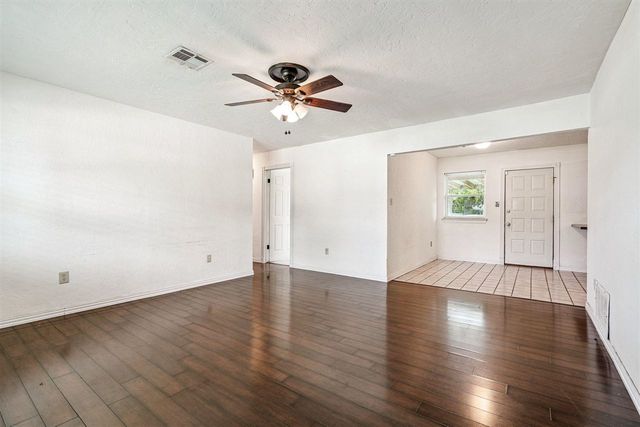 4713 SE Sunnymeade Dr, Lawton, OK 73501