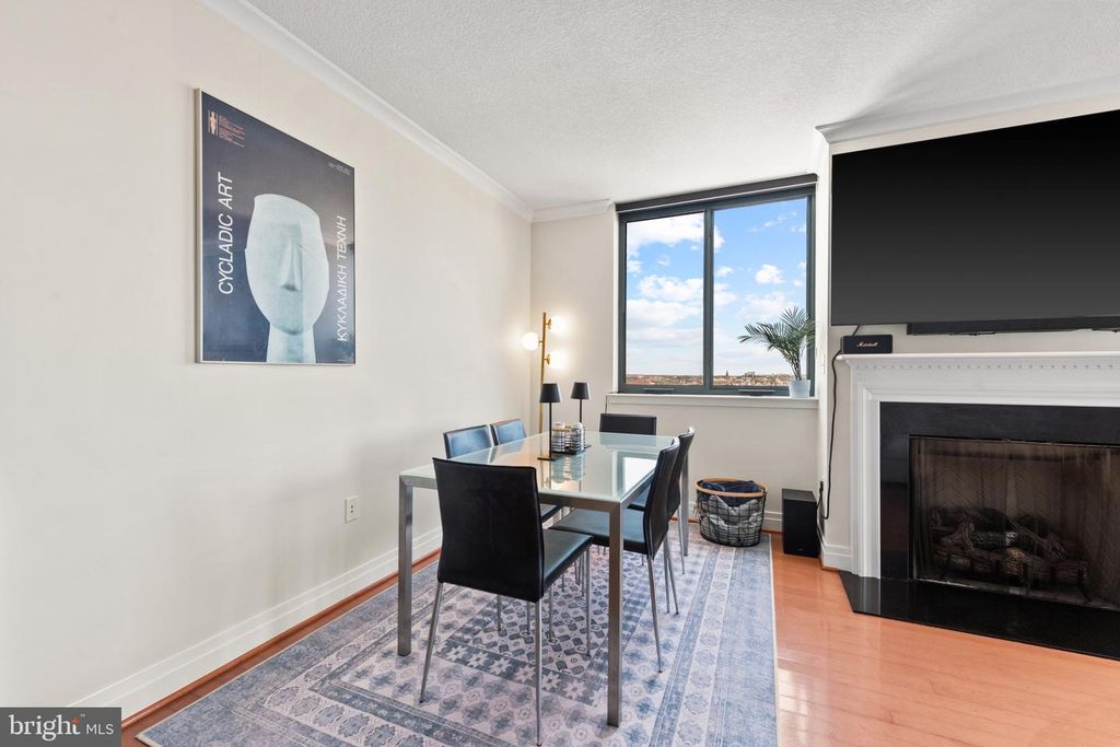 Image 10 of property listing at 414 WATER ST #1813, Baltimore, MD 21202
