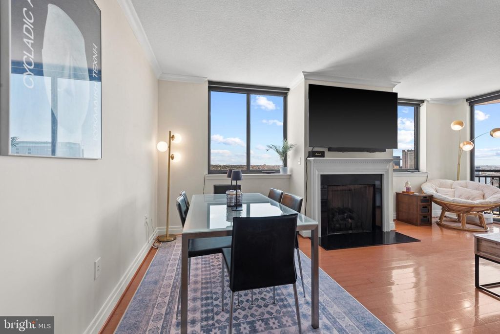 Image 11 of property listing at 414 WATER ST #1813, Baltimore, MD 21202