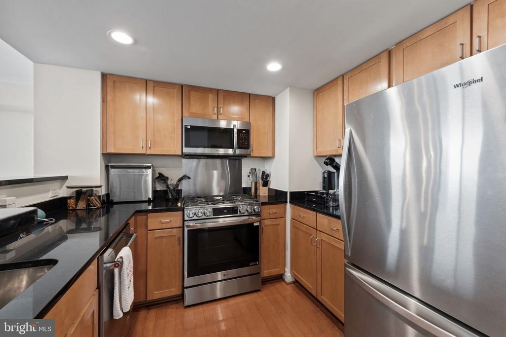 Image 13 of property listing at 414 WATER ST #1813, Baltimore, MD 21202