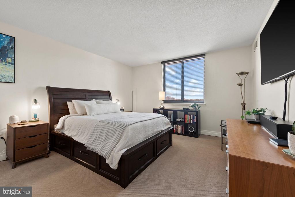Image 15 of property listing at 414 WATER ST #1813, Baltimore, MD 21202