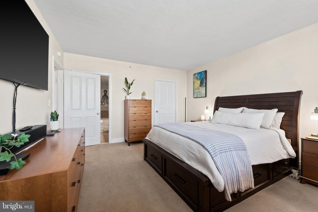 Image 17 of property listing at 414 WATER ST #1813, Baltimore, MD 21202