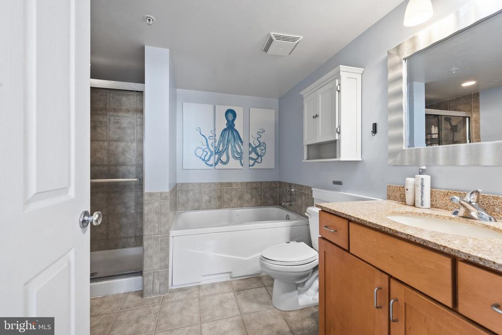 Image 19 of property listing at 414 WATER ST #1813, Baltimore, MD 21202