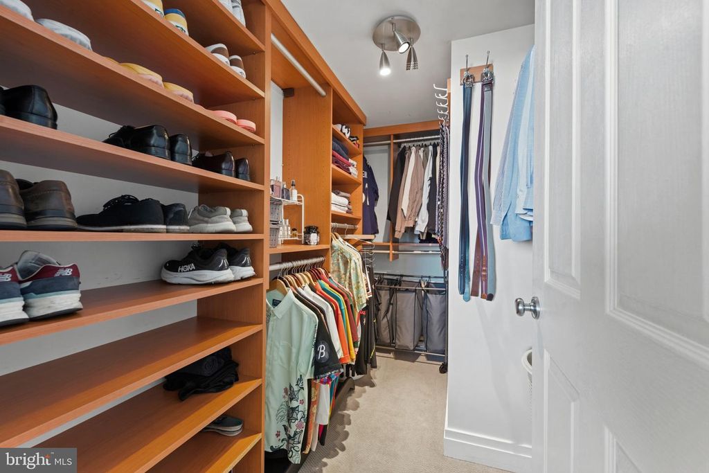 Image 20 of property listing at 414 WATER ST #1813, Baltimore, MD 21202