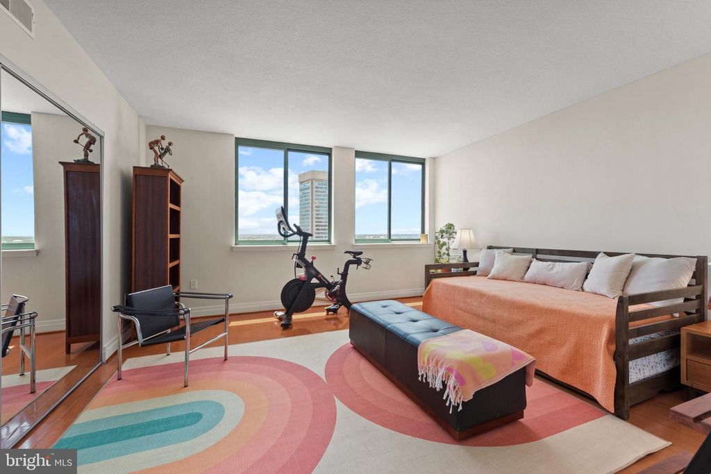 Image 21 of property listing at 414 WATER ST #1813, Baltimore, MD 21202