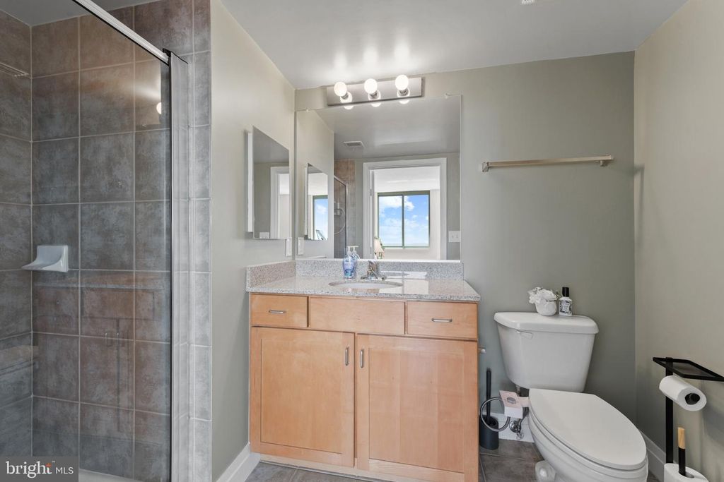 Image 23 of property listing at 414 WATER ST #1813, Baltimore, MD 21202