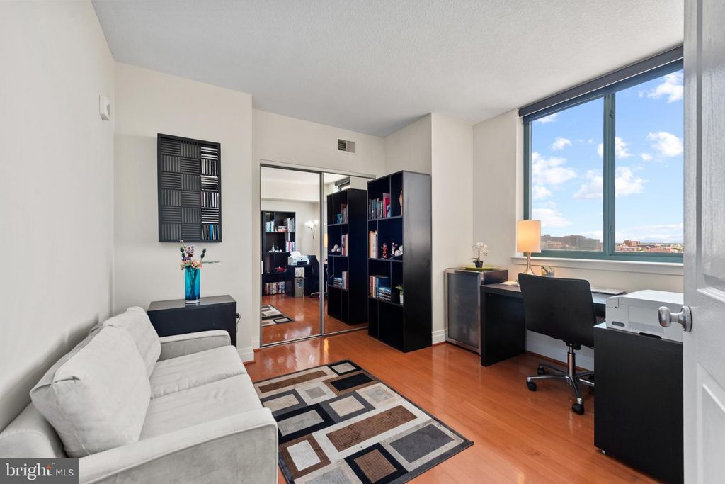 Image 24 of property listing at 414 WATER ST #1813, Baltimore, MD 21202