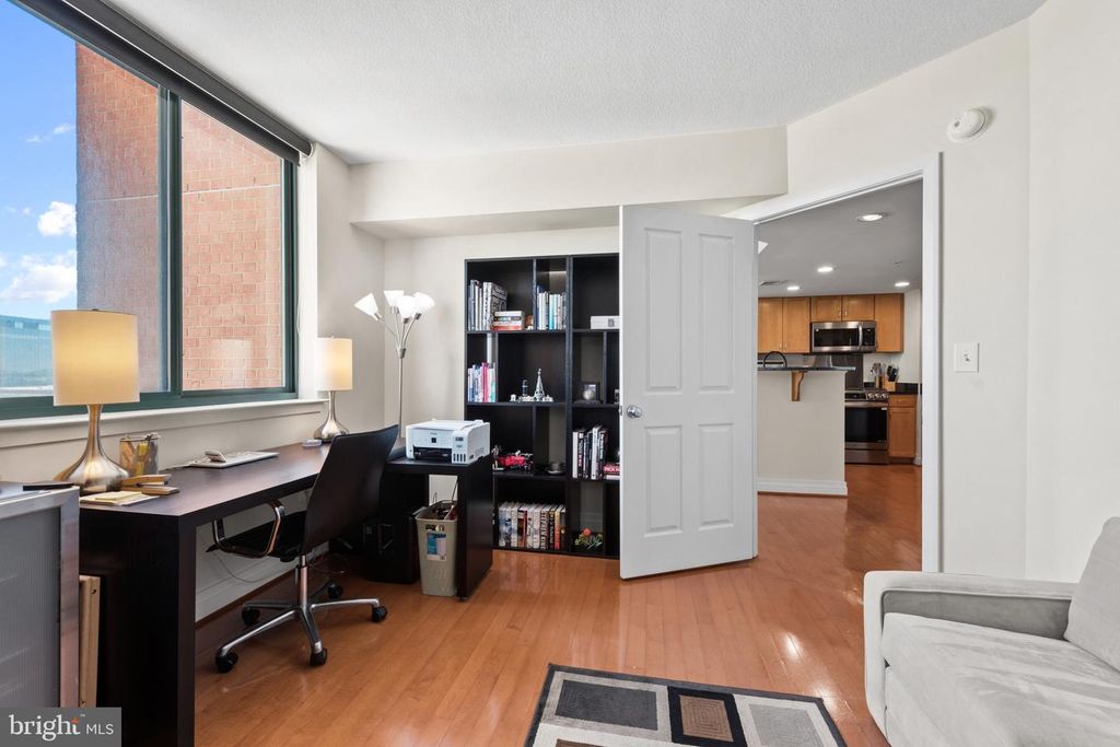 Image 25 of property listing at 414 WATER ST #1813, Baltimore, MD 21202