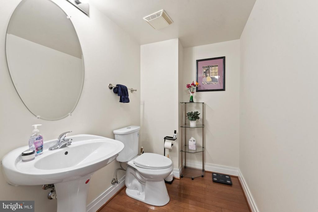 Image 26 of property listing at 414 WATER ST #1813, Baltimore, MD 21202