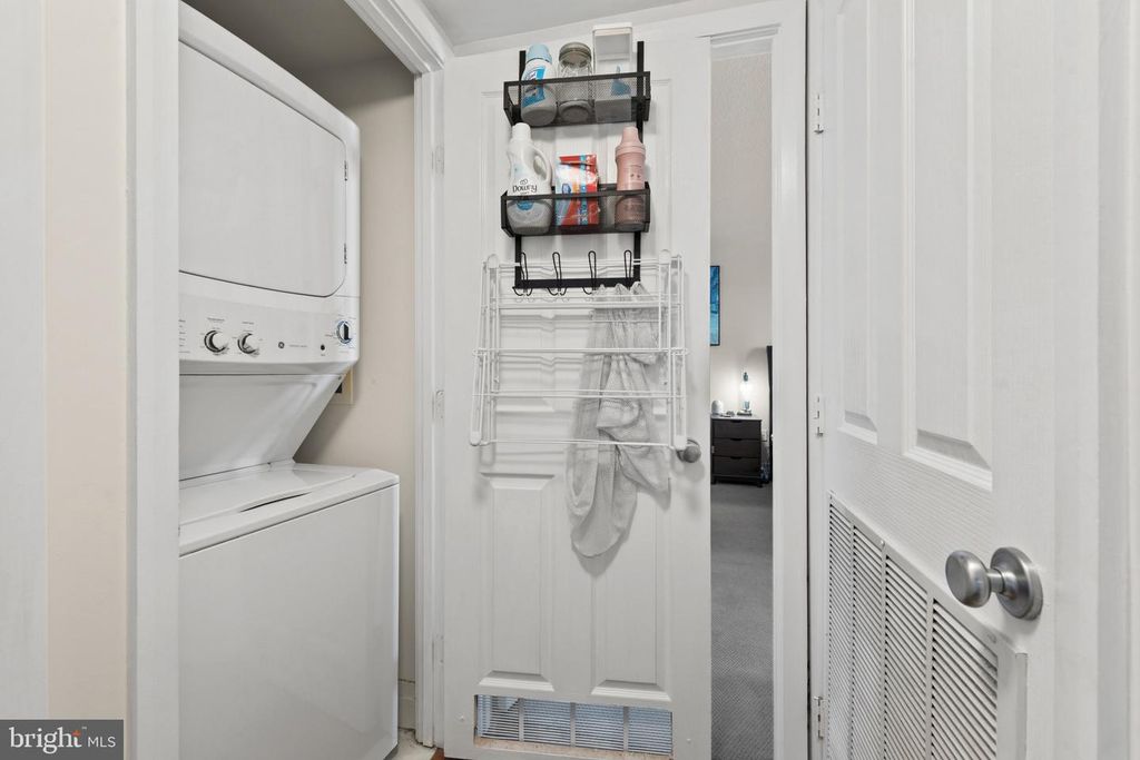 Image 27 of property listing at 414 WATER ST #1813, Baltimore, MD 21202