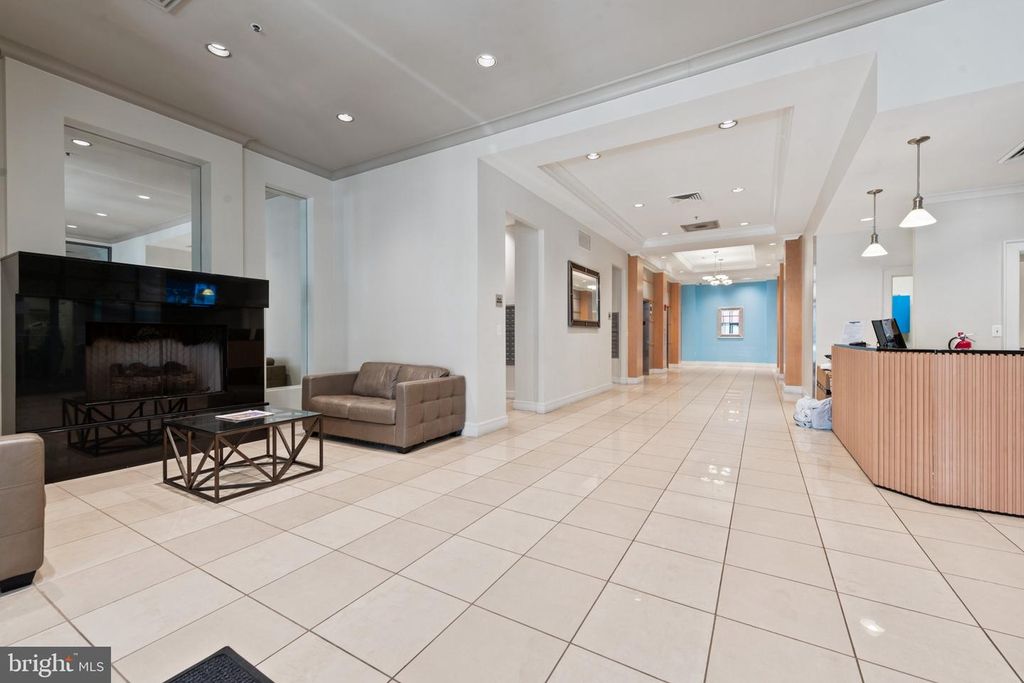 Image 3 of property listing at 414 WATER ST #1813, Baltimore, MD 21202