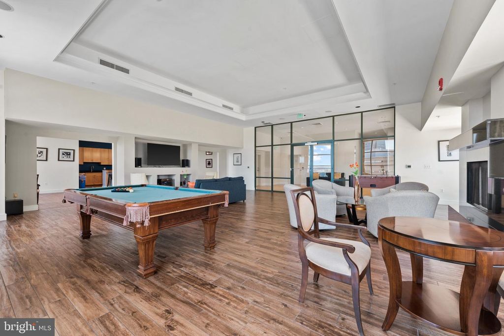 Image 30 of property listing at 414 WATER ST #1813, Baltimore, MD 21202