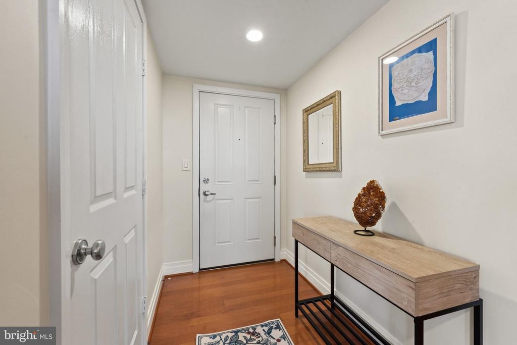 Image 6 of property listing at 414 WATER ST #1813, Baltimore, MD 21202